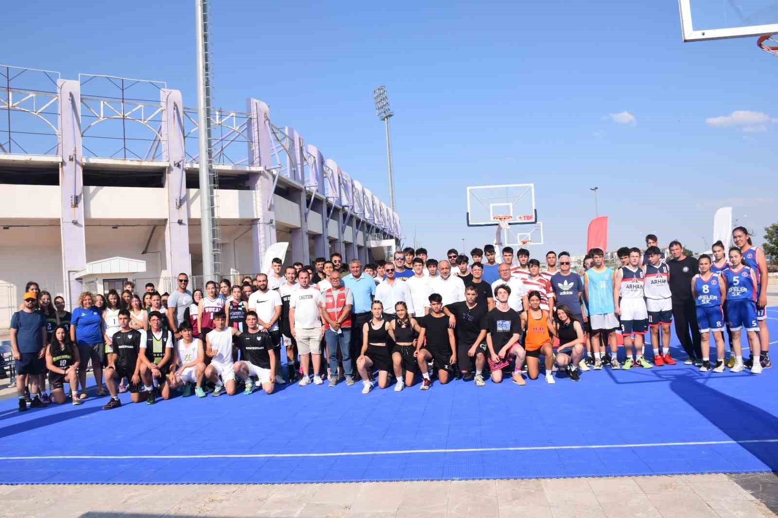 3x3 Sokaklar Bizim Basketbol Ege Bölgesi Grup Müsabakaları başladı
