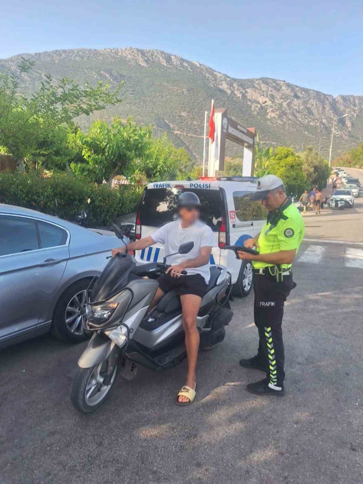 Antalya’da motosiklet, traktör ve servis araçlarına sıkı denetim
