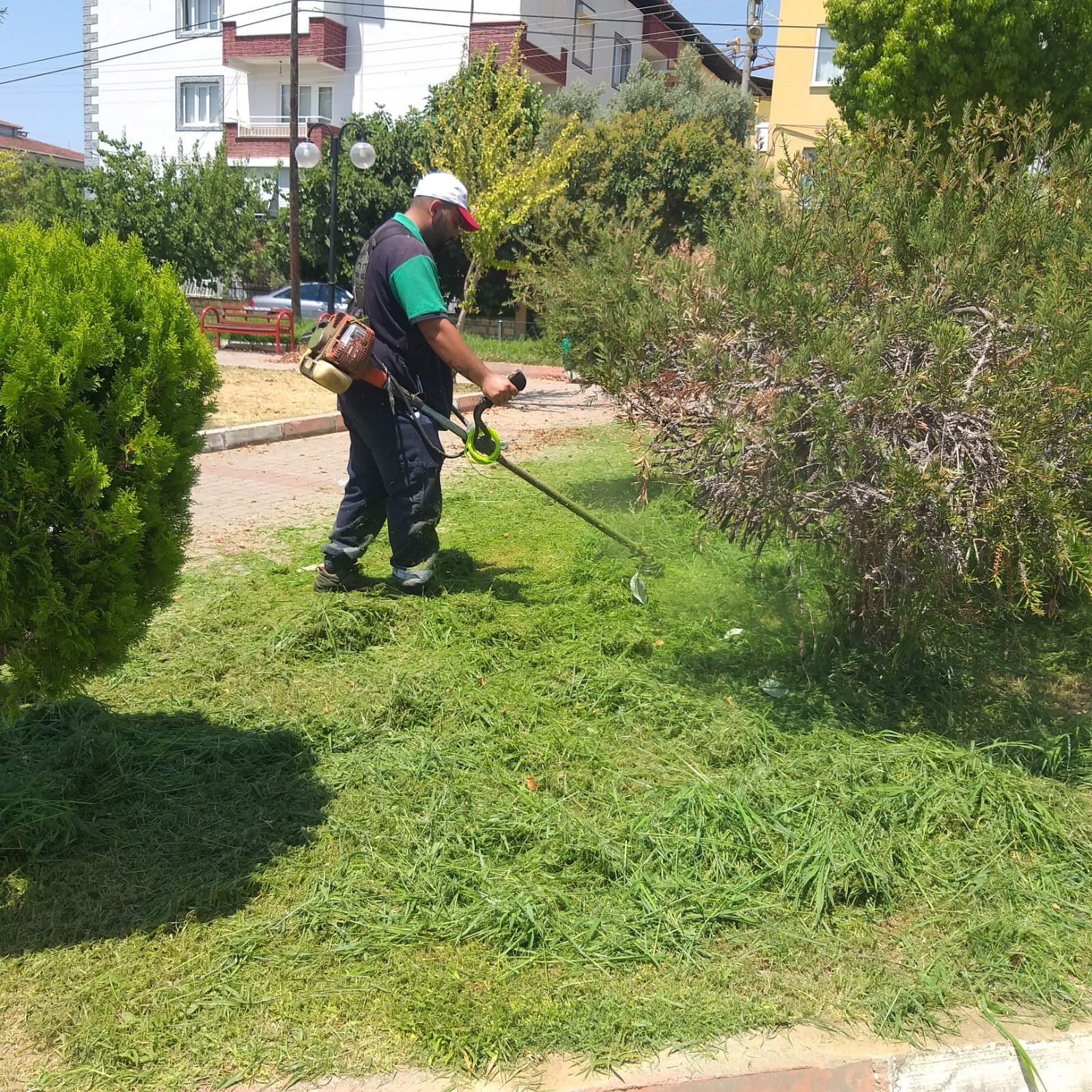 Nazilli Belediyesi’nden parklarda temizlik seferberliği
