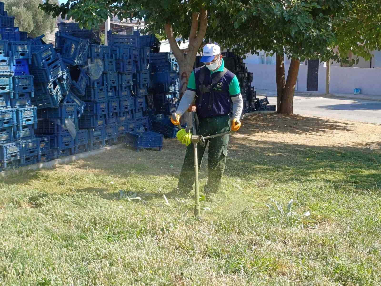 Nazilli Belediyesi’nden parklarda temizlik seferberliği
