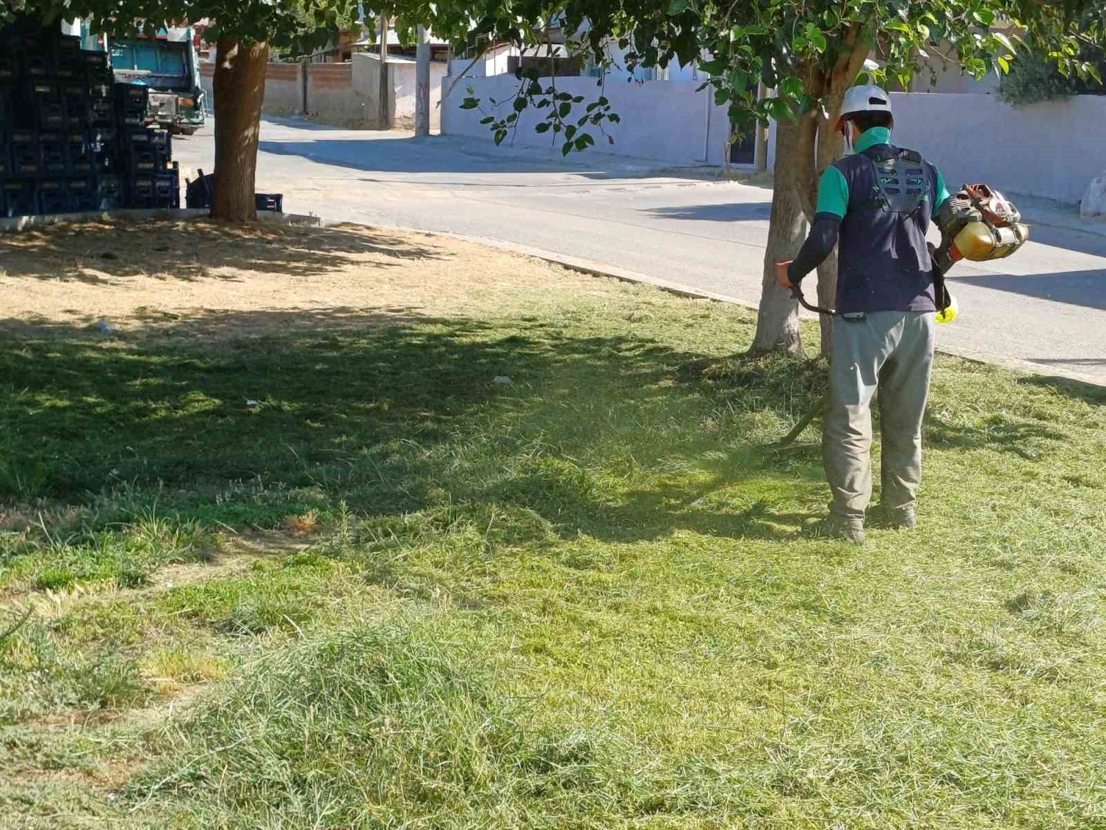 Nazilli Belediyesi’nden parklarda temizlik seferberliği
