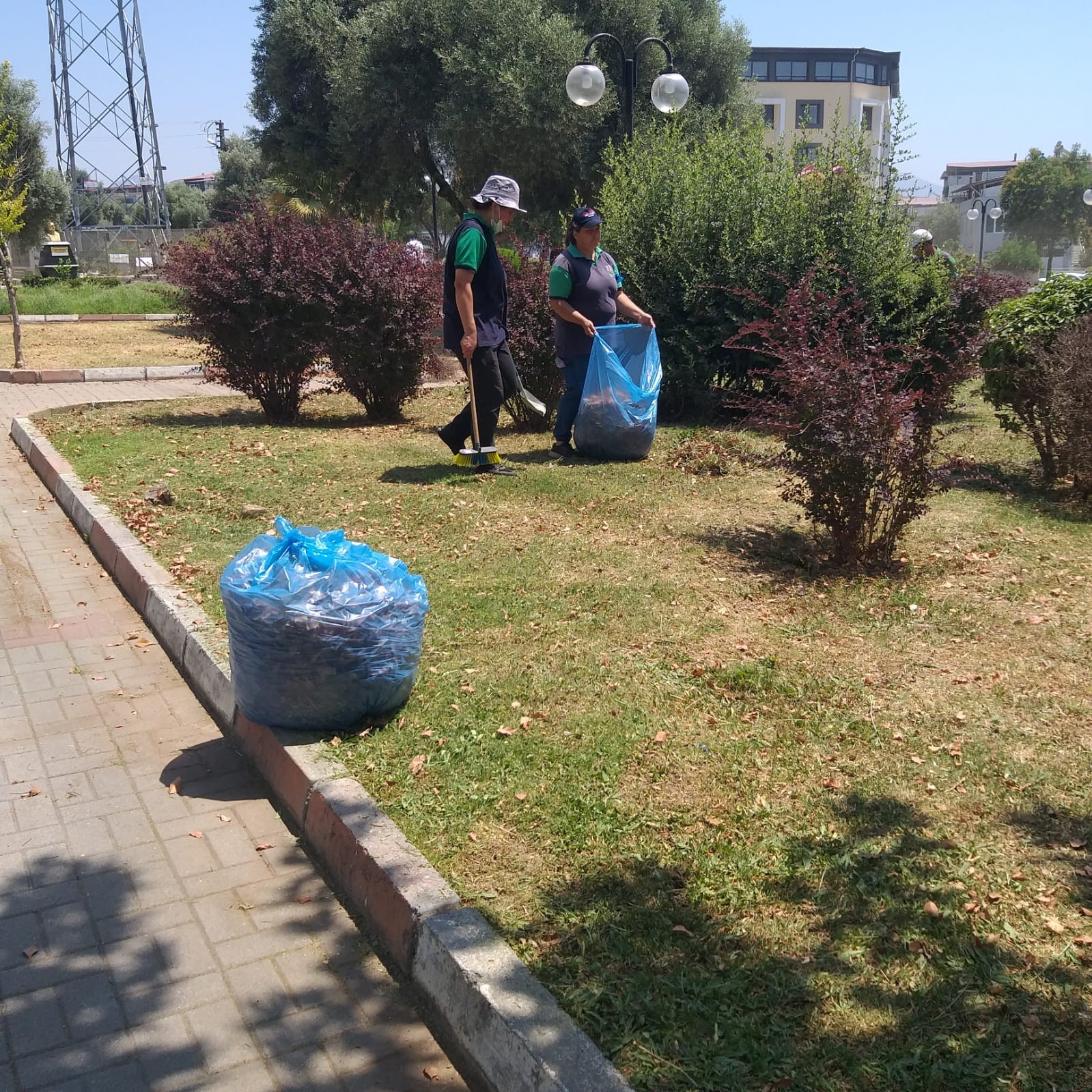 Nazilli Belediyesi’nden parklarda temizlik seferberliği
