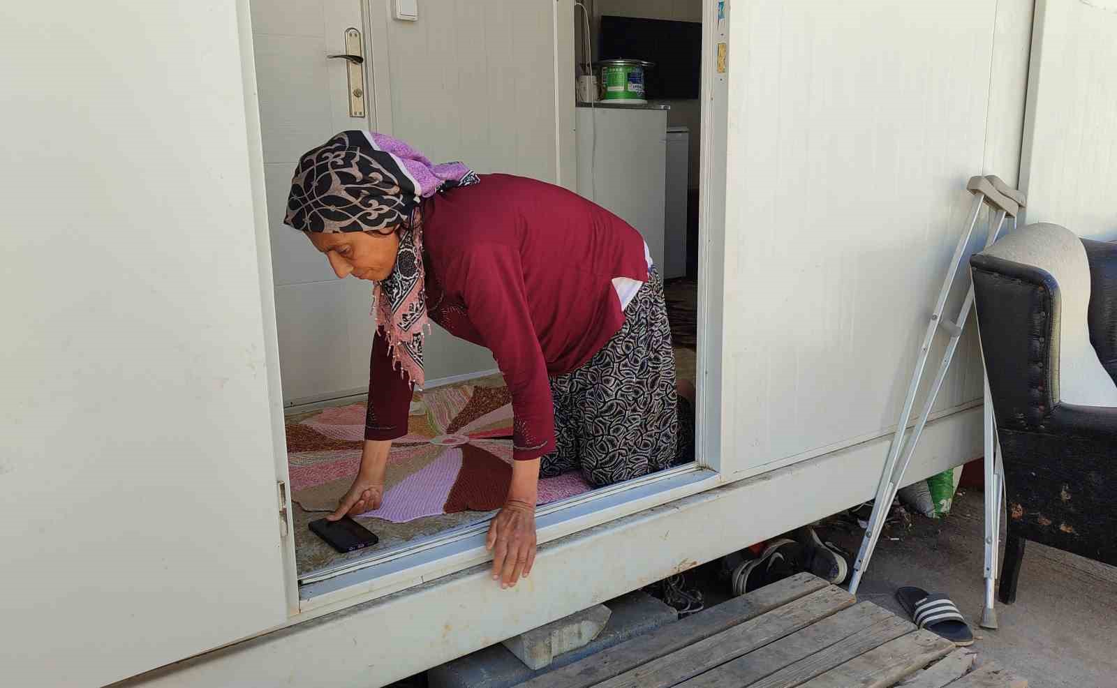 Kahramanmaraş’ta 3 çocuk annesi kadın hastalıkları için çare arıyor
