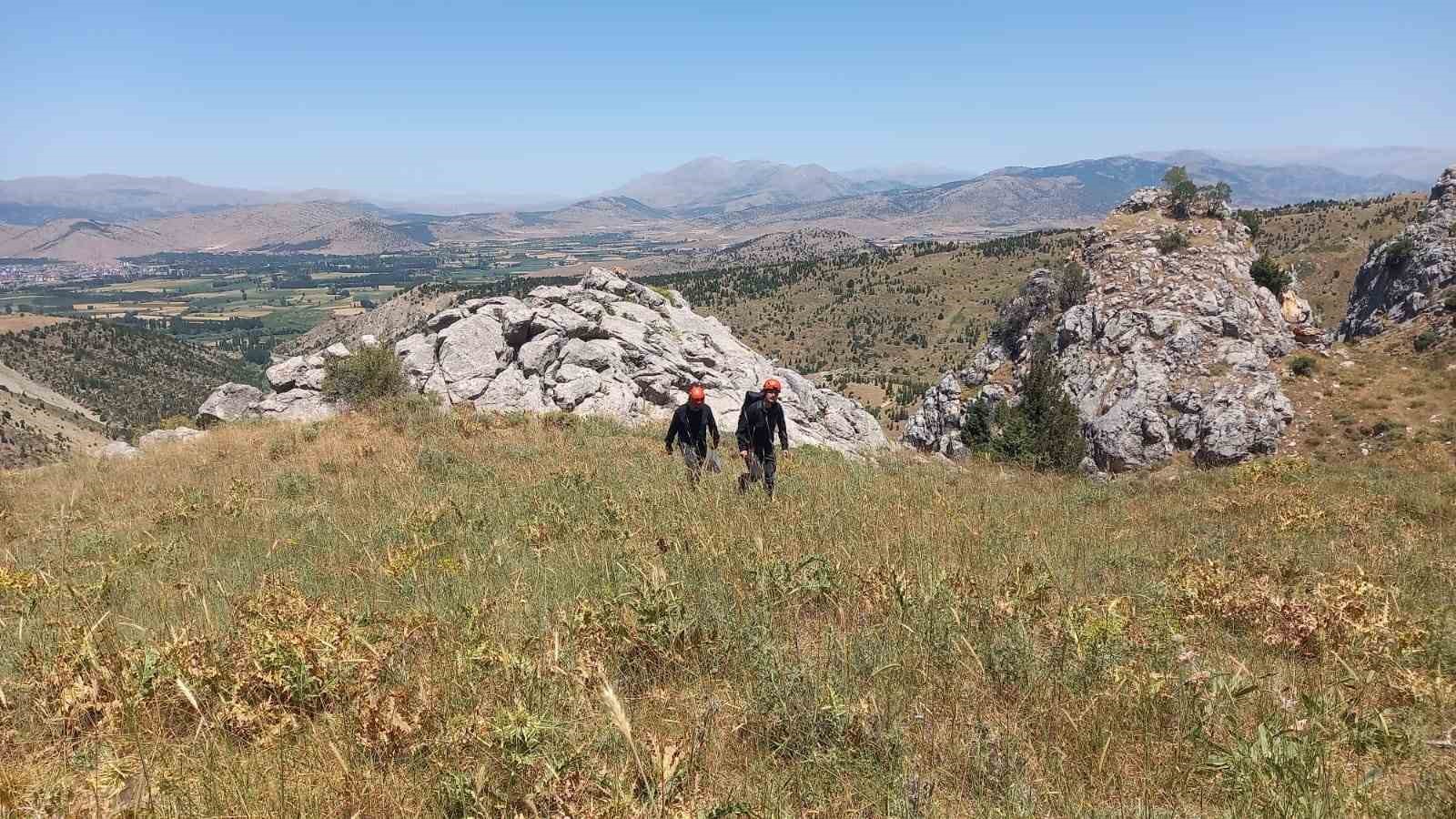 Mahsur kalan küçükbaş hayvanlar kurtarıldı
