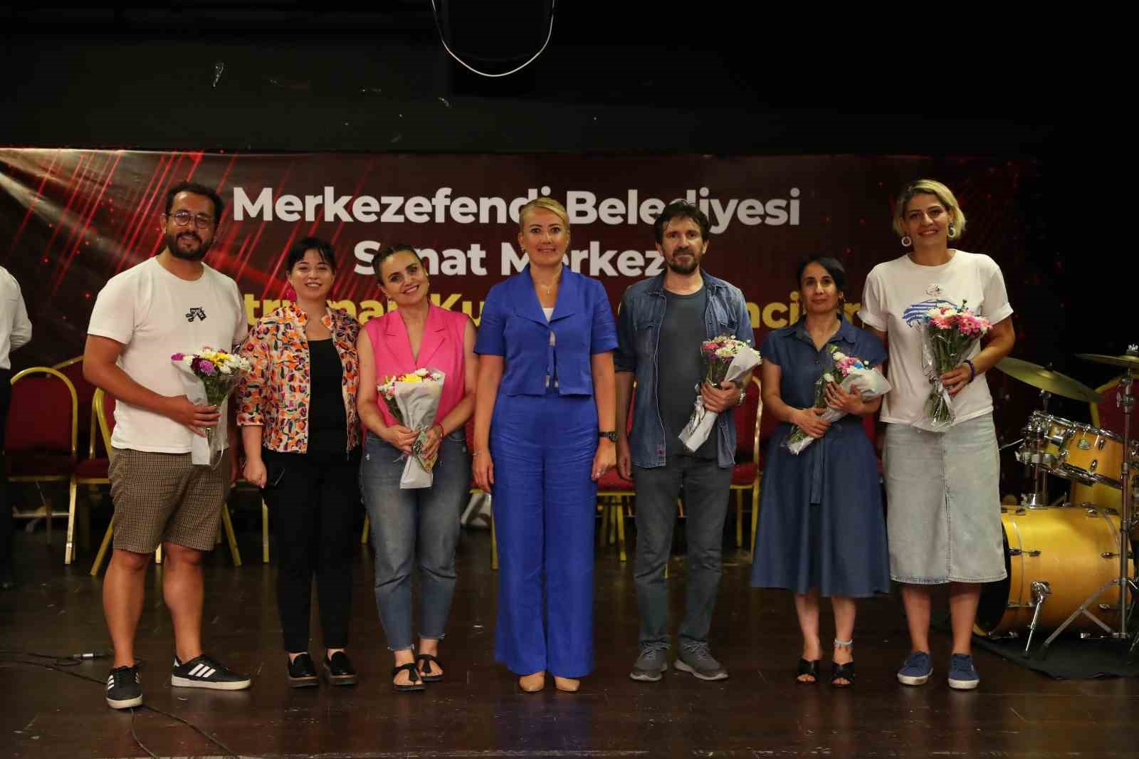 Merkezefendi Sanat Merkezi öğrencilerini muhteşem gösteriyle uğurladı
