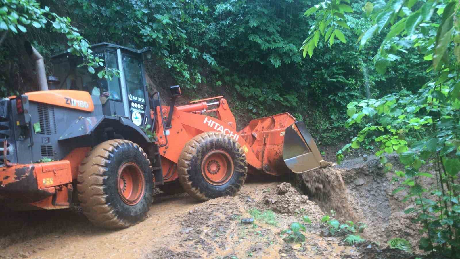 Rize’de şiddetli yağışta heyelanlar meydana geldi
