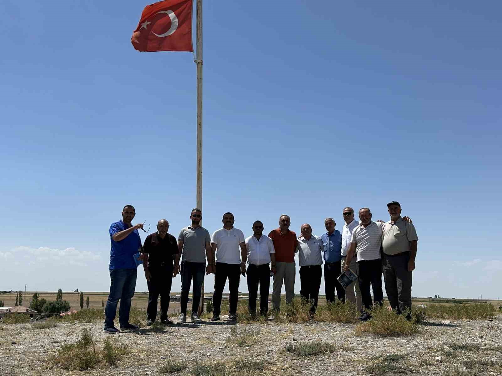 Kaçak kazıların hedefi olan 5 bin yıllık tarihi höyükte inceleme
