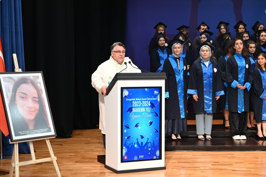 Sağlık Bilimleri Fakültesi mezunları için yemin töreni düzenlendi
