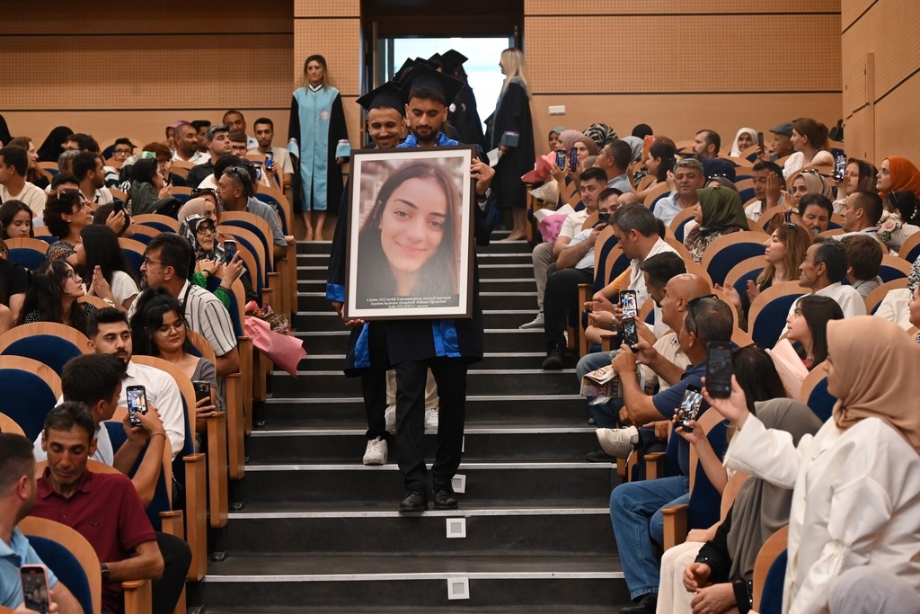 Sağlık Bilimleri Fakültesi mezunları için yemin töreni düzenlendi
