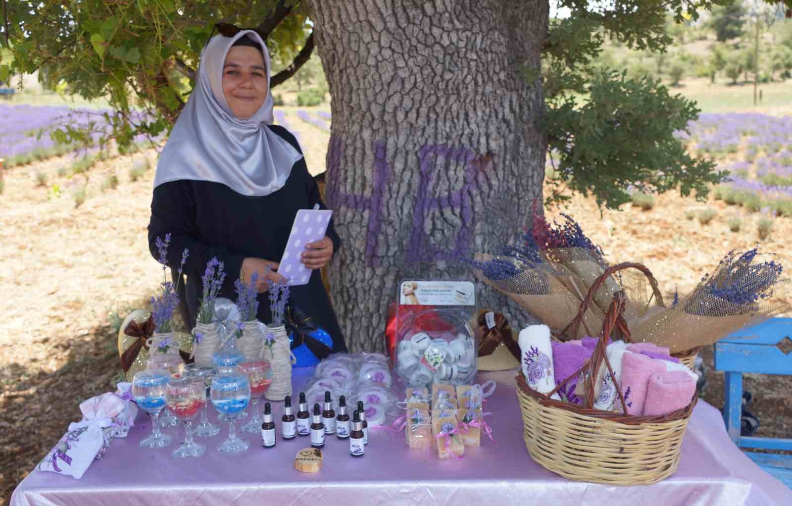 Emekli hemşire girişimciliğiyle kadınlara örnek oluyor
