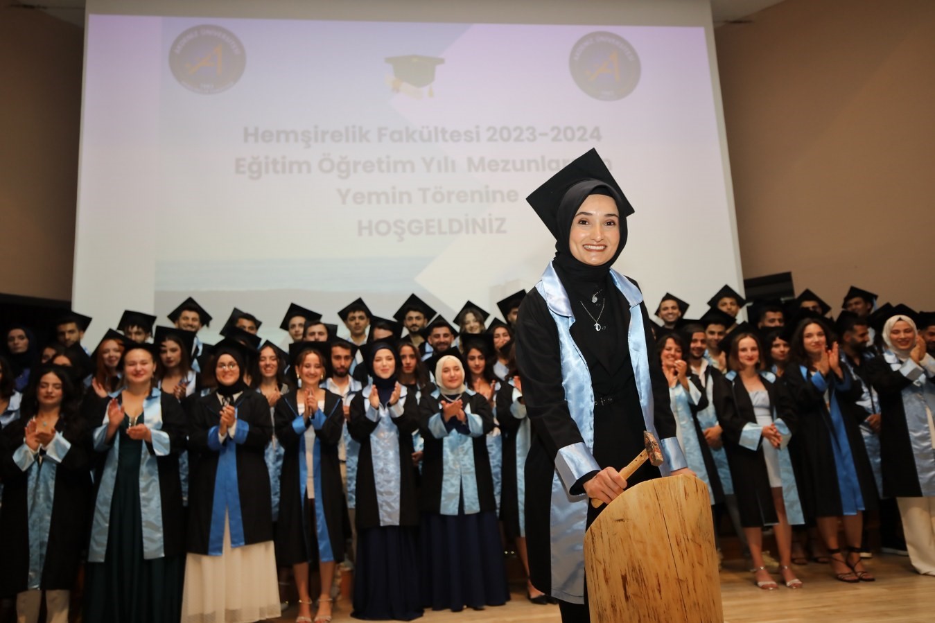 AÜ’de 199 hemşire mezun oldu
