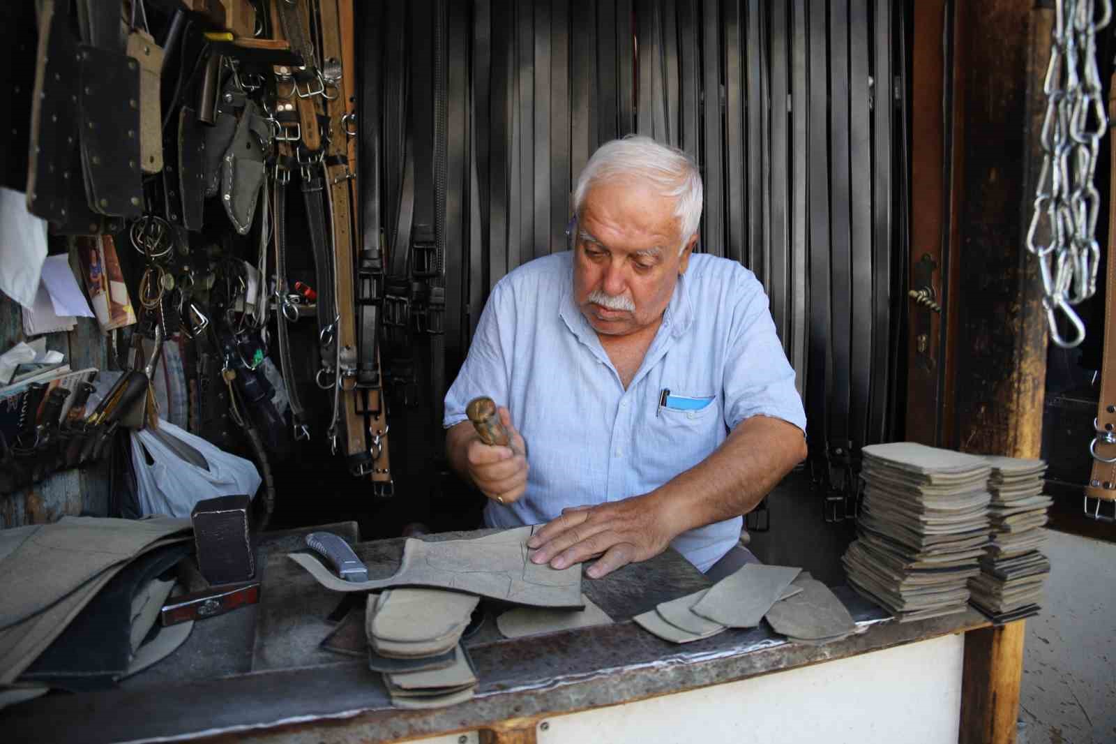 47 yıllık saraciye ustası teknolojiye direniyor
