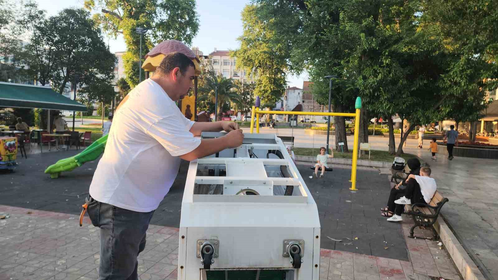 Oyun makinelerinin kilitlerini kırıp paraları çaldılar
