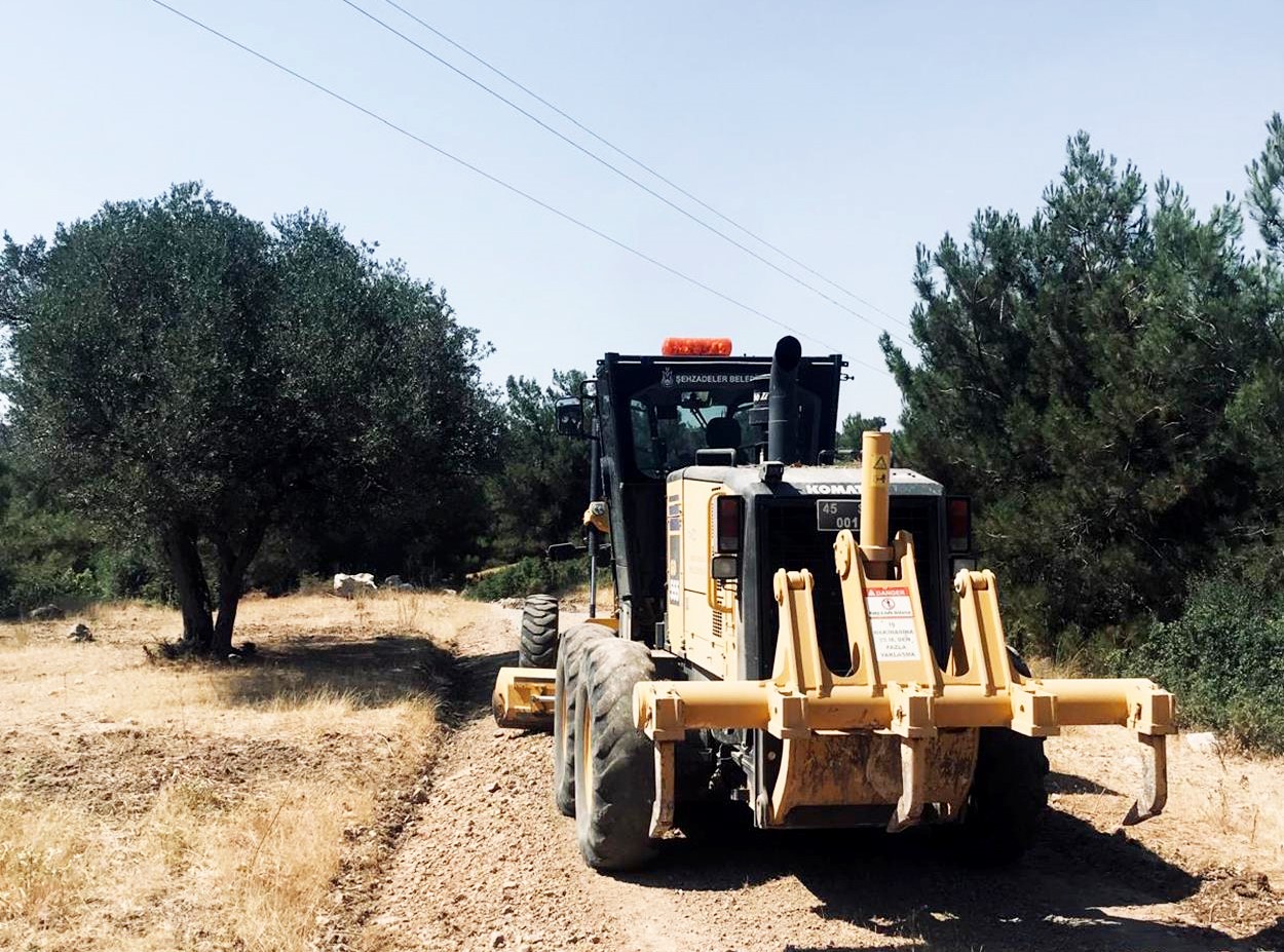 Şehzadeler Belediyesi’nden Çınarlıkuyu’da yol çalışması
