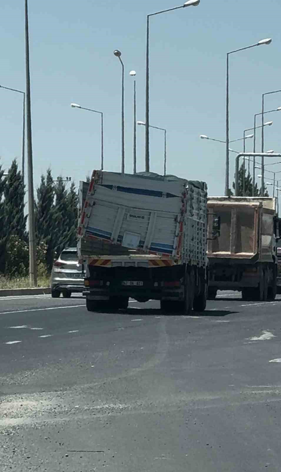 Diyarbakır-Elazığ karayolunda tehlikeli yolculuk
