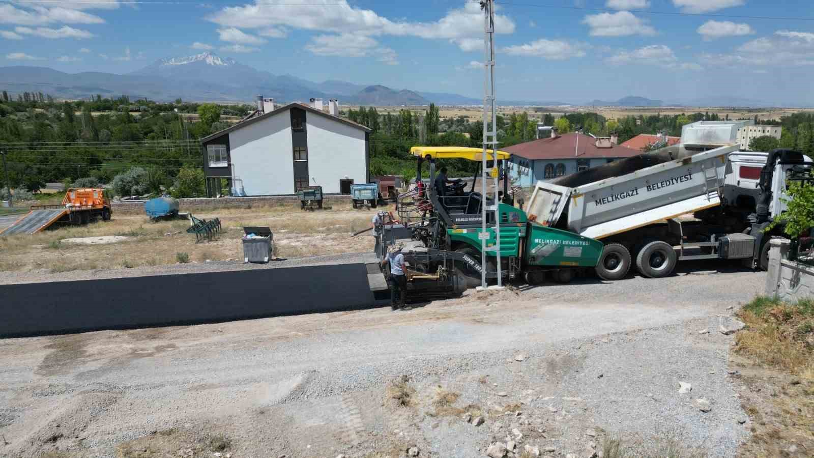 Melikgazi’ye kazandırılan yeni yollar vatandaşlara konfor sağlıyor
