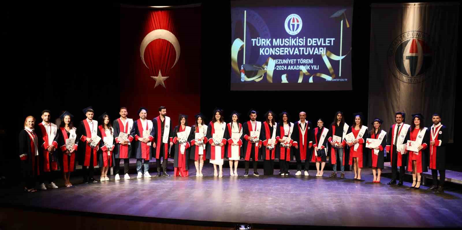 GAÜN TMDK öğrencilerinin mezuniyet sevinci
