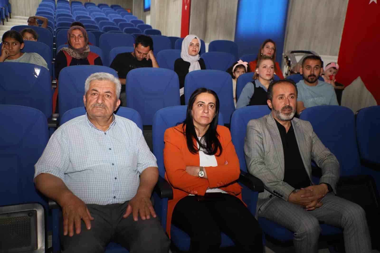 Hakkari’de “Depremle yaşamayı öğreniyorum” konferansı
