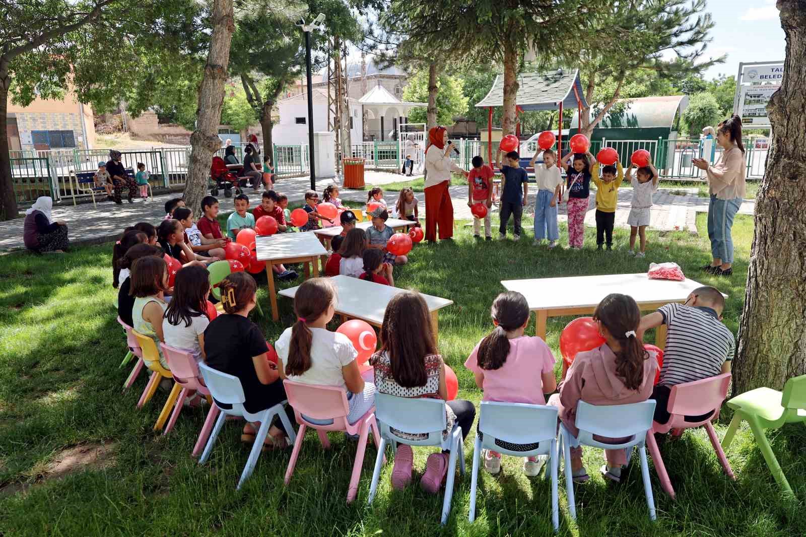 Yaz geldi, ‘gezici kütüphane’ Talas’ta yollara düştü
