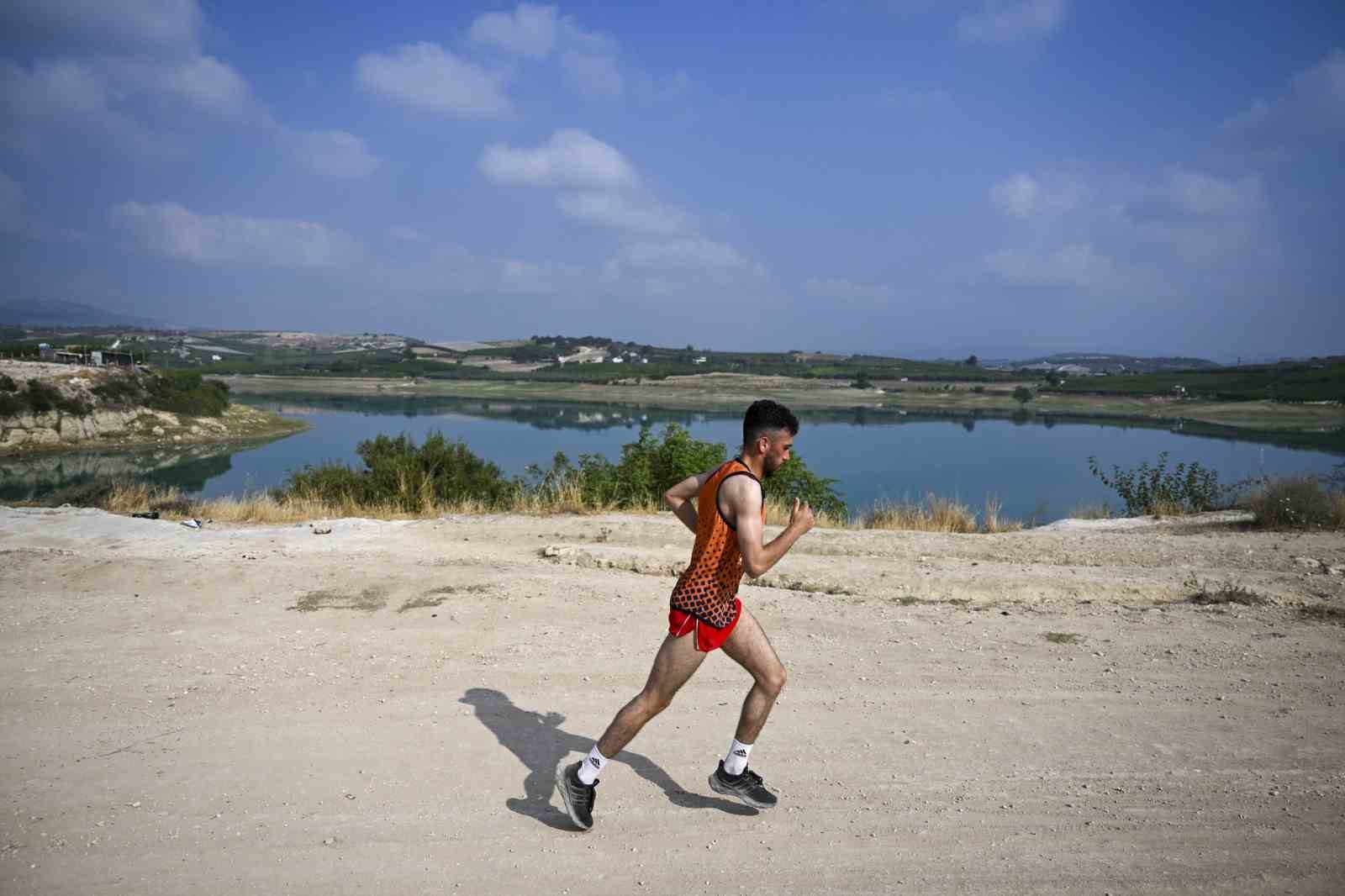 Sporcular manzara eşliğinde koştu
