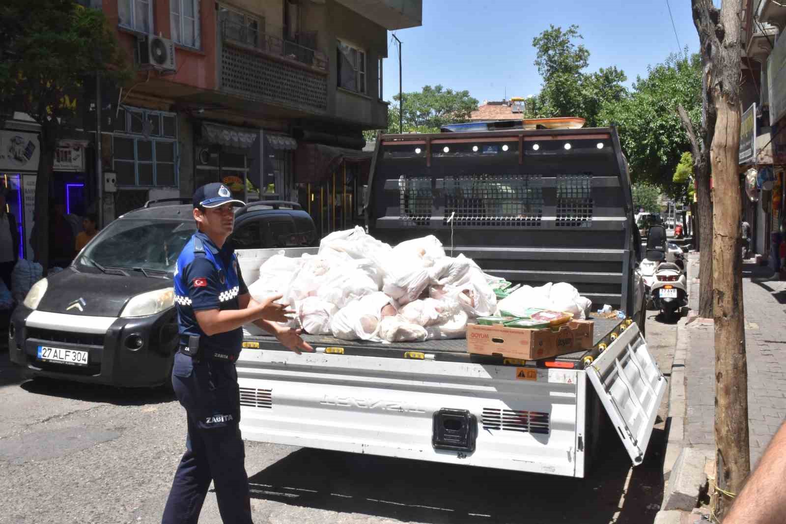 Şahinbey Belediyesi zabıta ekipleri vatandaşın sağlığı için çalışıyor
