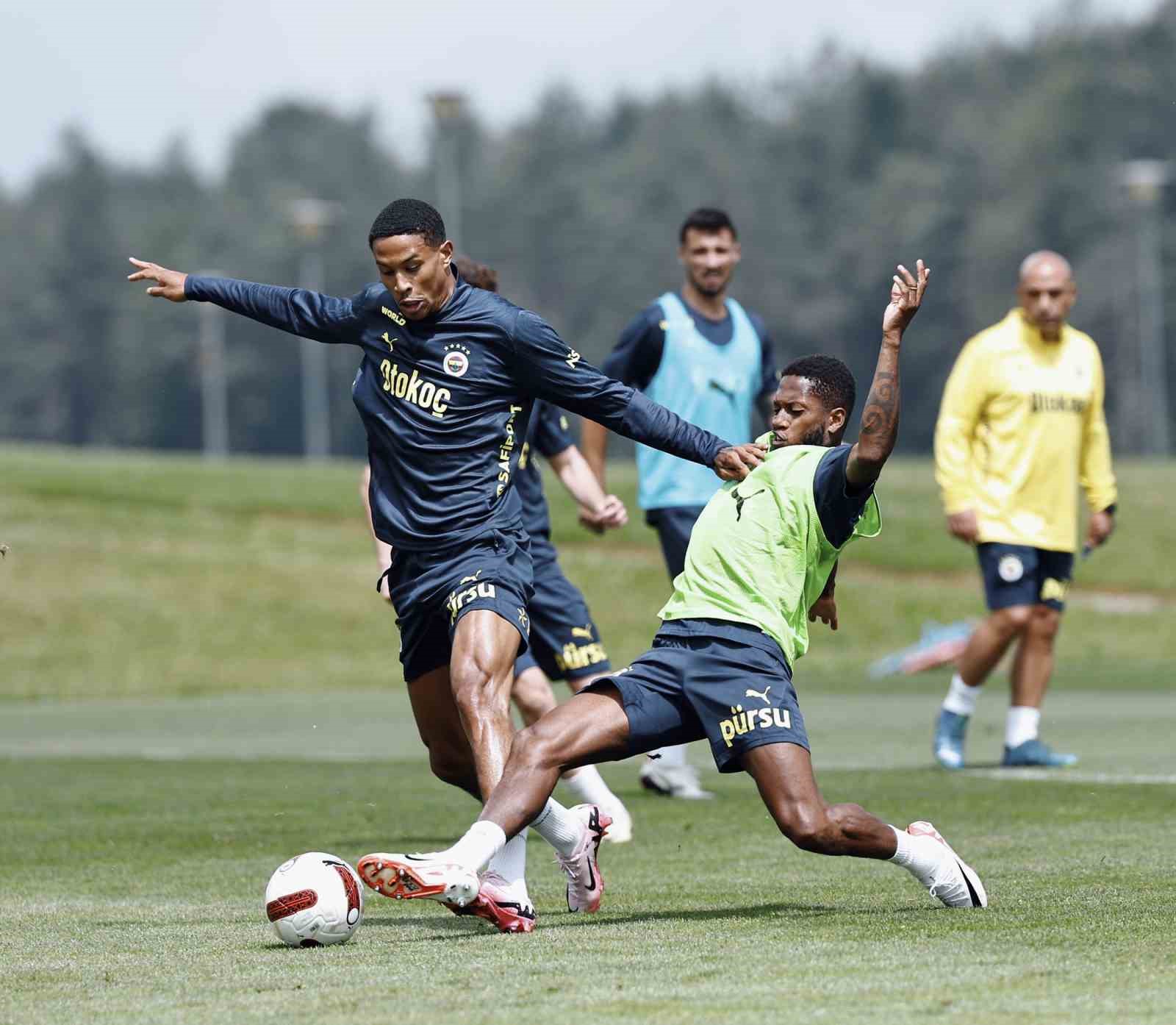 Fenerbahçe, yeni sezon hazırlıklarını sürdürdü
