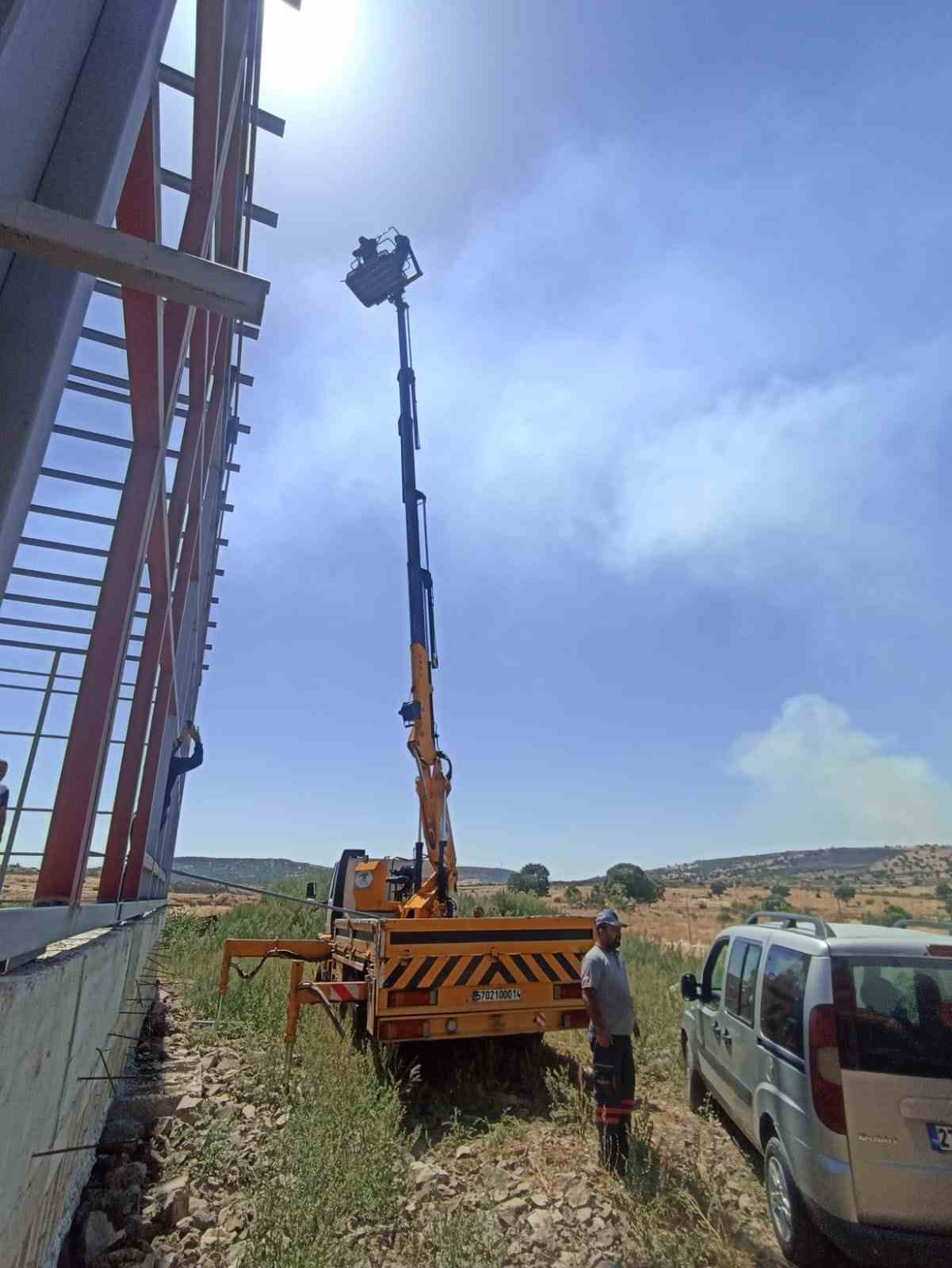 Vinçte mahsur kalan işçi kurtarıldı
