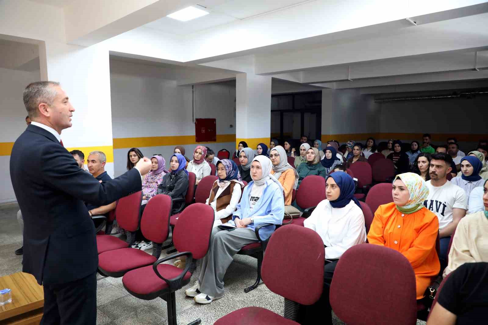 Ağrı Milli Eğitim Müdürü Kökrek’ten Hamur’a mesleki çalışma ziyareti
