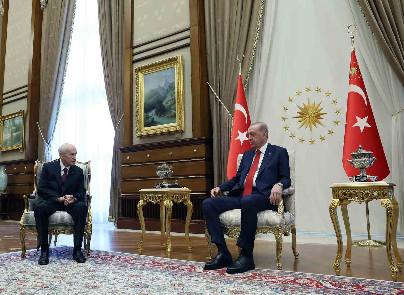 Cumhurbaşkanı Erdoğan ile Bahçeli’nin görüşmesi sona erdi
