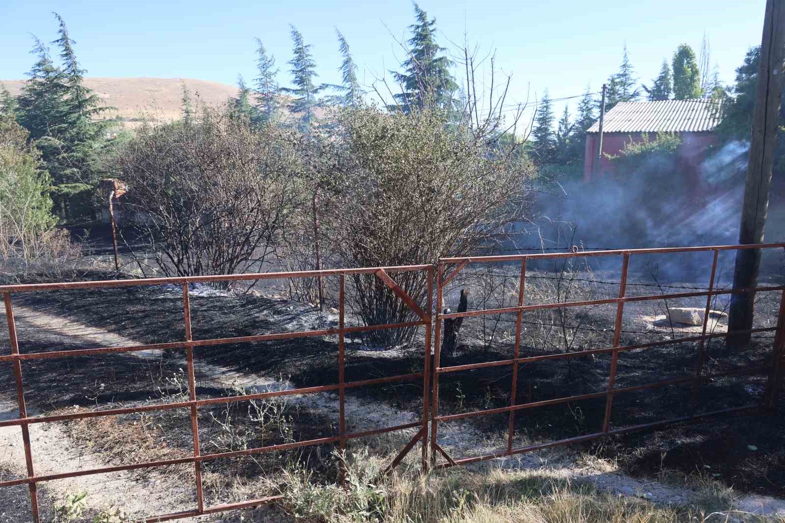 Elazığ’da örtü ve bahçe yangını
