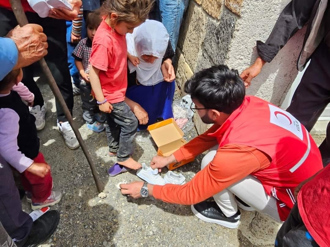 Kızılay Ağrı’da Kurban Bayramı’nda yüzlerce aileye yardım eli uzattı
