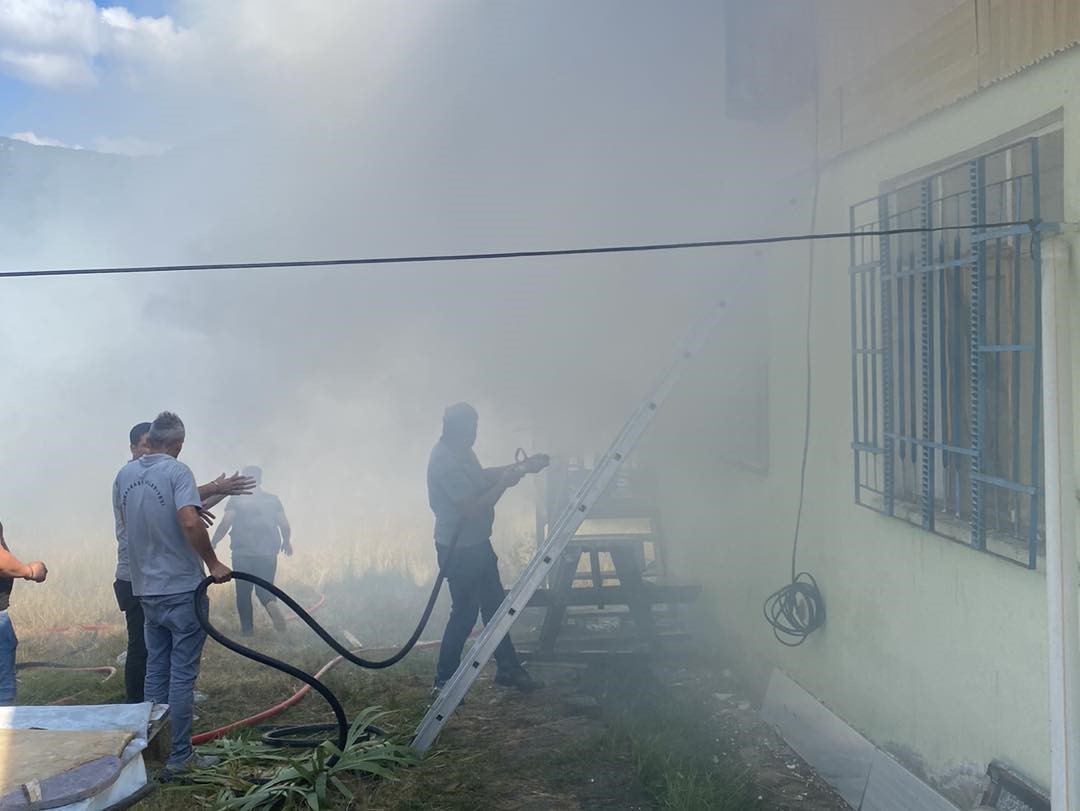 Kastamonu’da çıkan yangında bir ev kullanılamaz hale geldi
