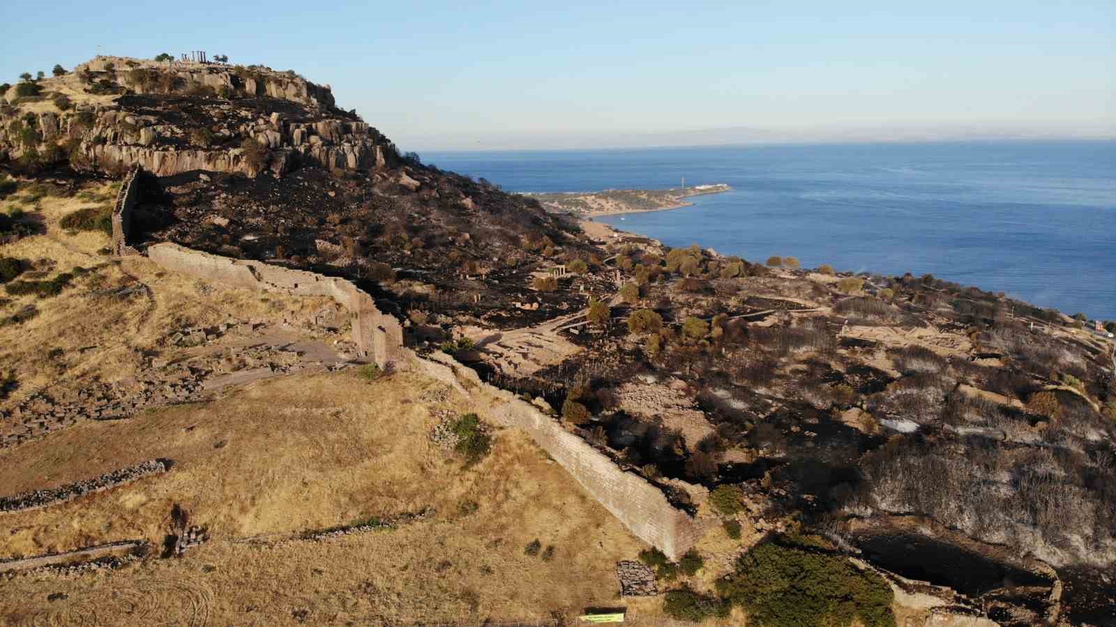 Alevlerden etkilenen 7 bin yıllık Assos Ören Yeri ve Athena Tapınağı havadan görüntülendi
