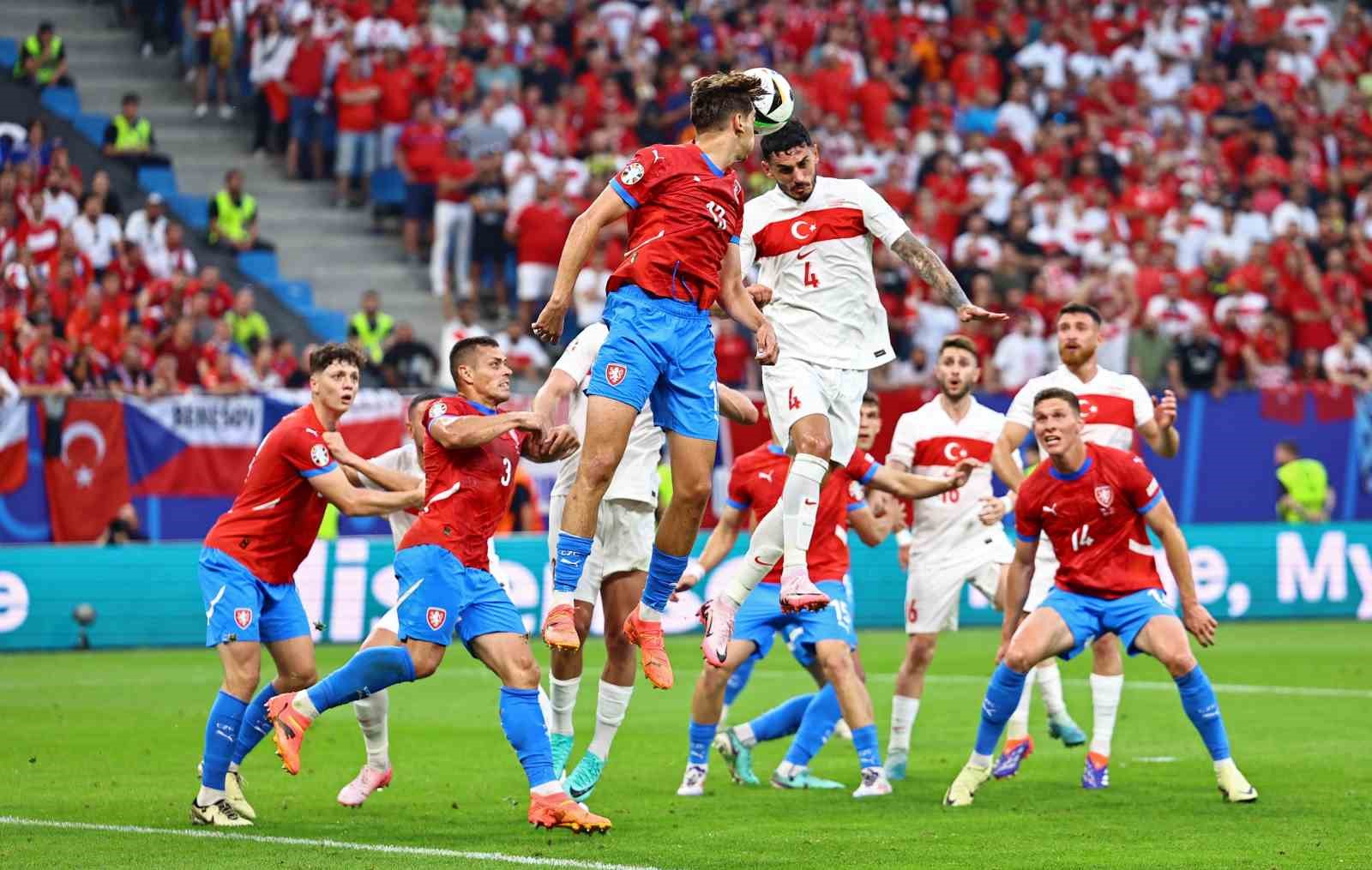 EURO 2024: Çekya: 0 - Türkiye: 0 (İlk yarı)
