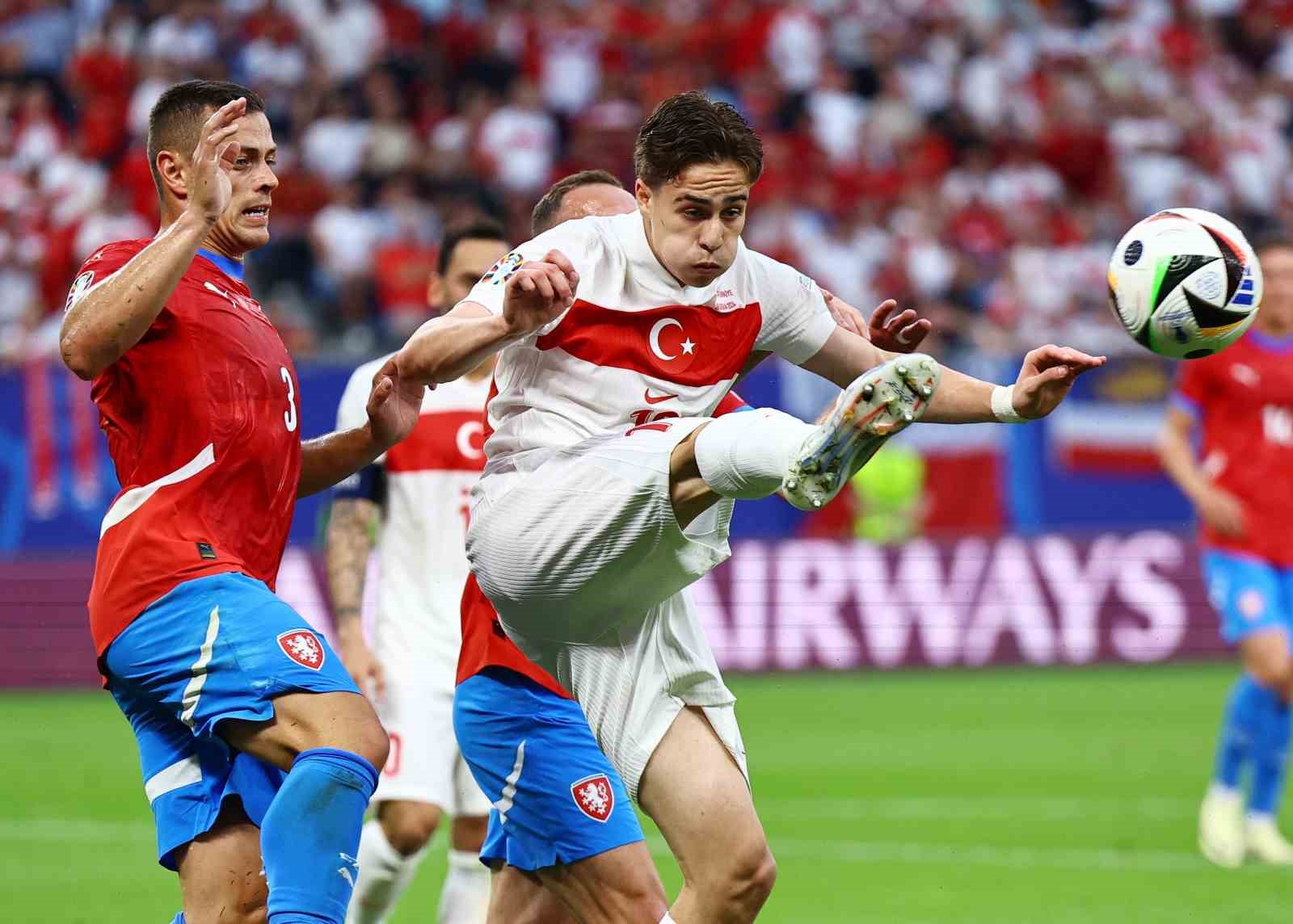 EURO 2024: Çekya: 0 - Türkiye: 0 (İlk yarı)
