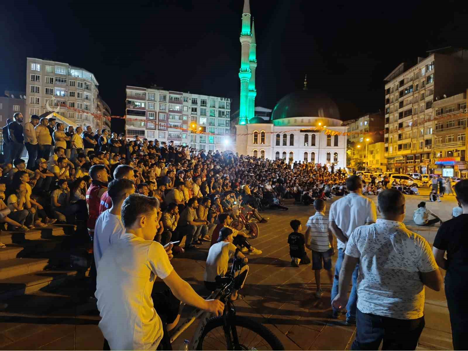 Siirt’te milli maç heyecanı yaşandı
