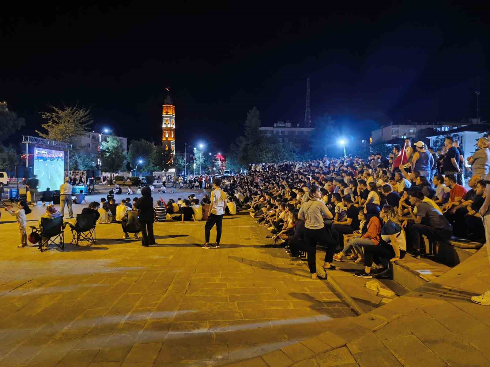 Siirt’te milli maç heyecanı yaşandı
