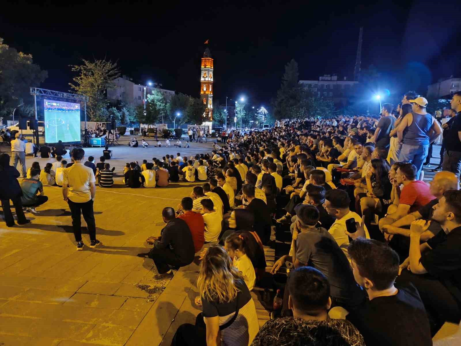 Siirt’te milli maç heyecanı yaşandı
