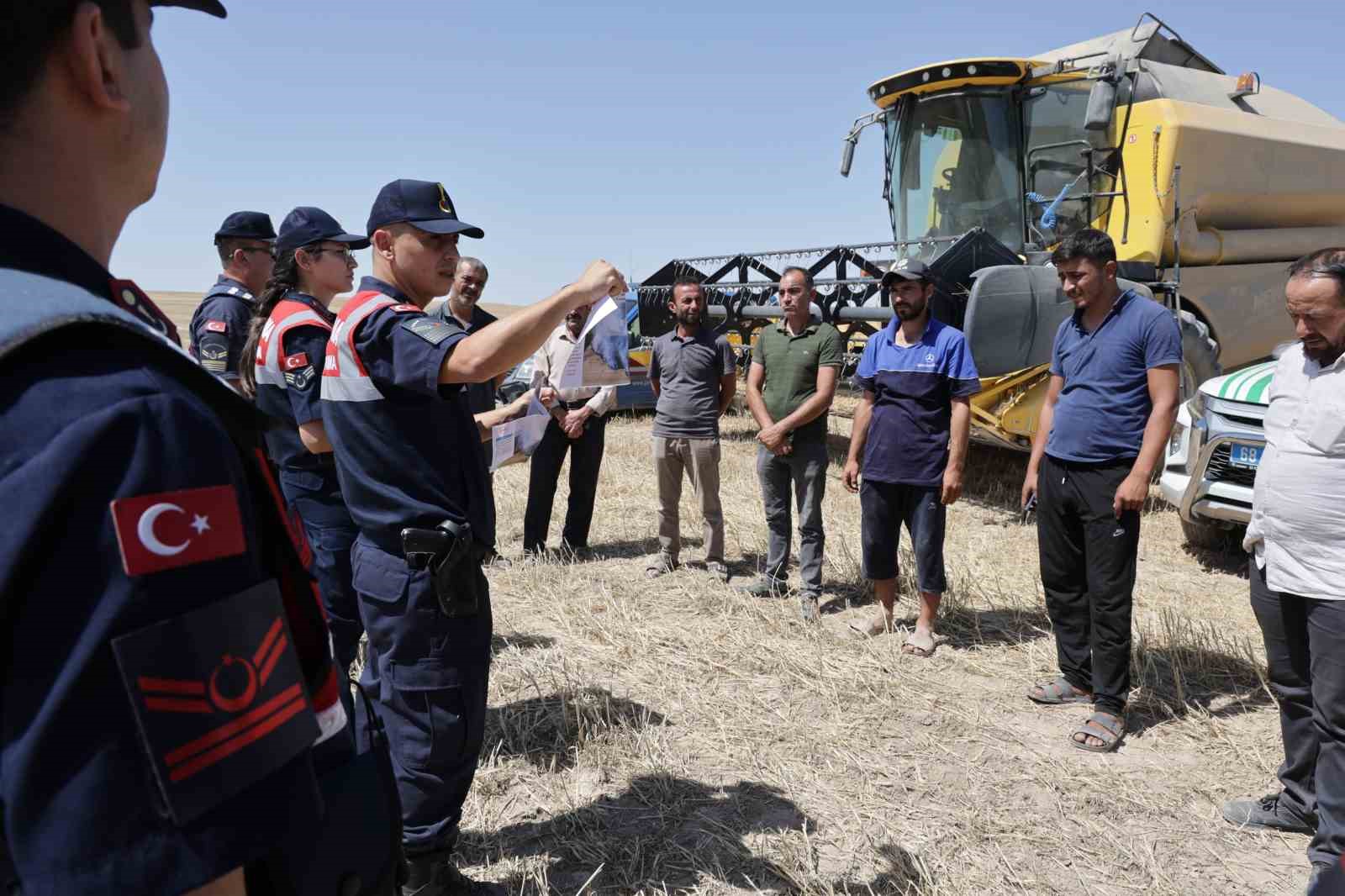 Anız yangınlarına karşı jandarma 24 saat eğitim ve denetimde
