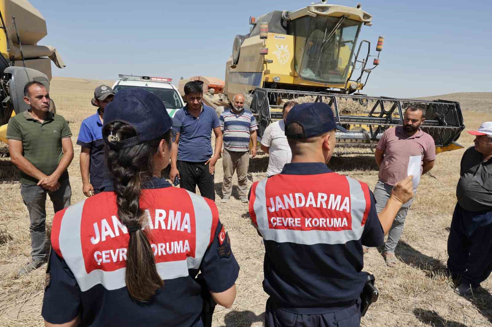 Anız yangınlarına karşı jandarma 24 saat eğitim ve denetimde
