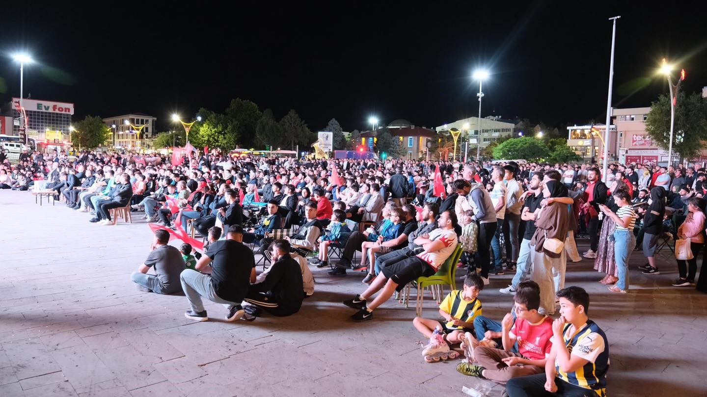 Erzincan’da milli maç heyecanı yaşandı
