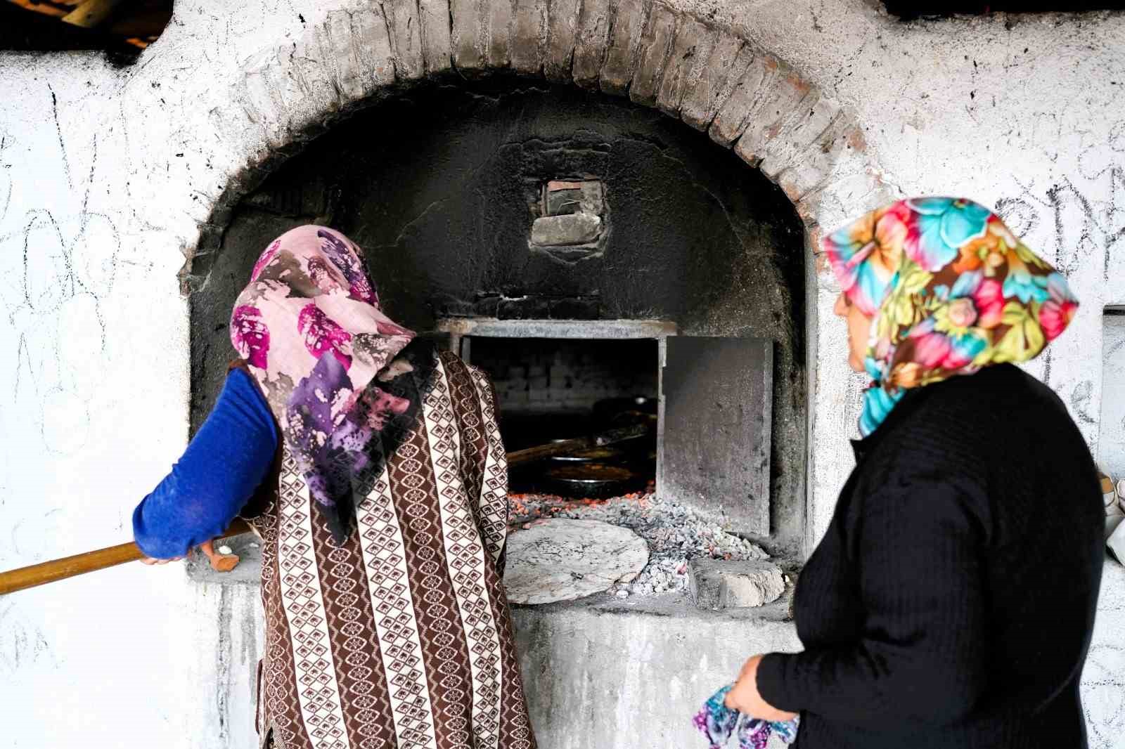 Balıkesir’de asırlardır süregelen gelenek ’düğün sinisi’
