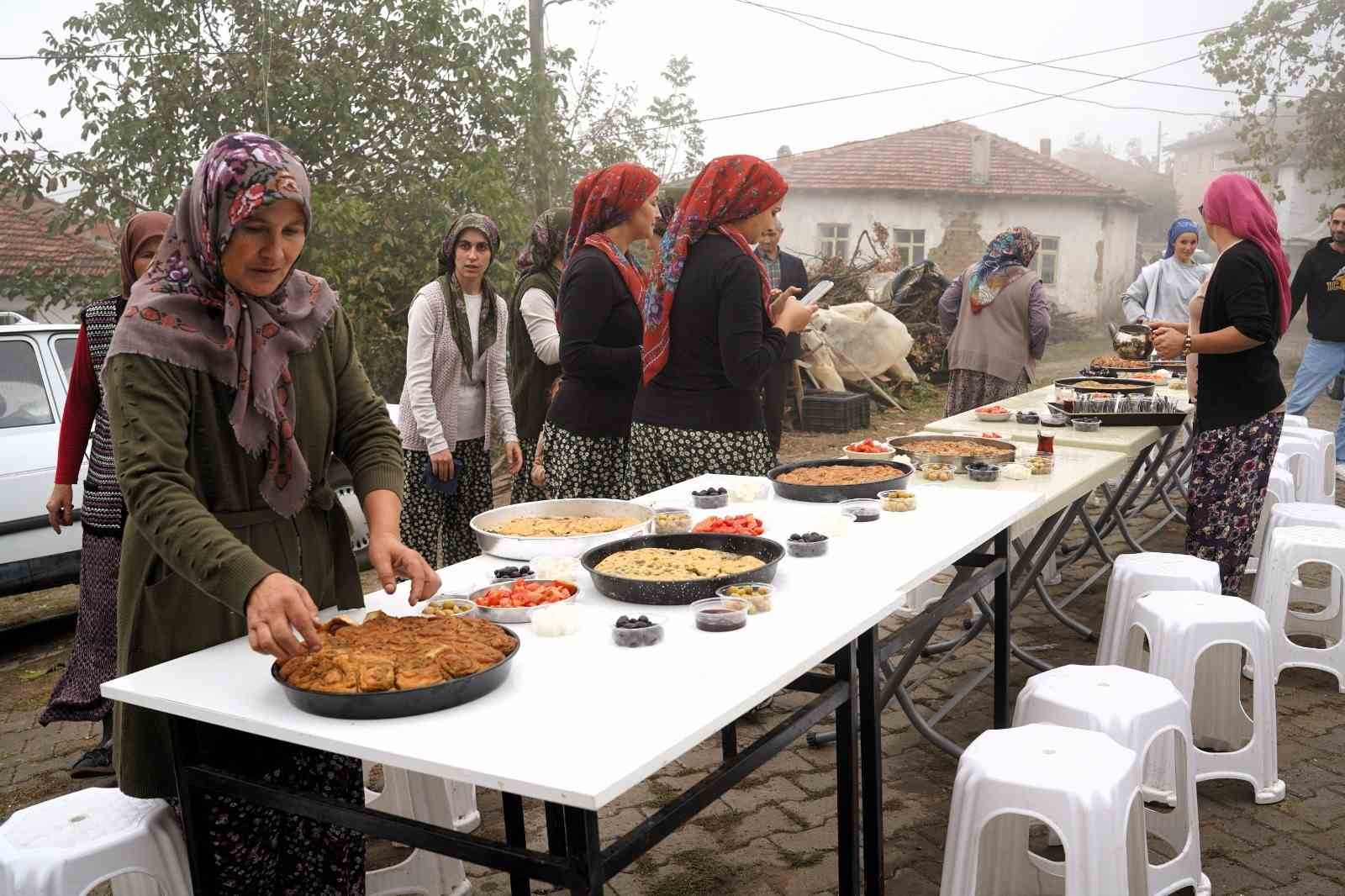 Balıkesir’de asırlardır süregelen gelenek ’düğün sinisi’
