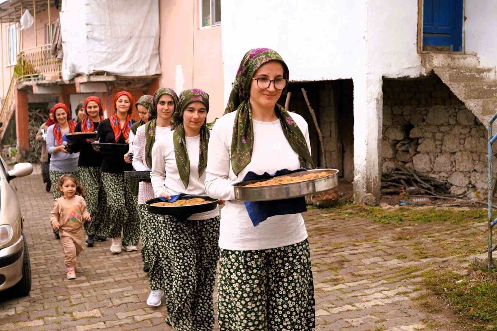 Balıkesir’de asırlardır süregelen gelenek ’düğün sinisi’
