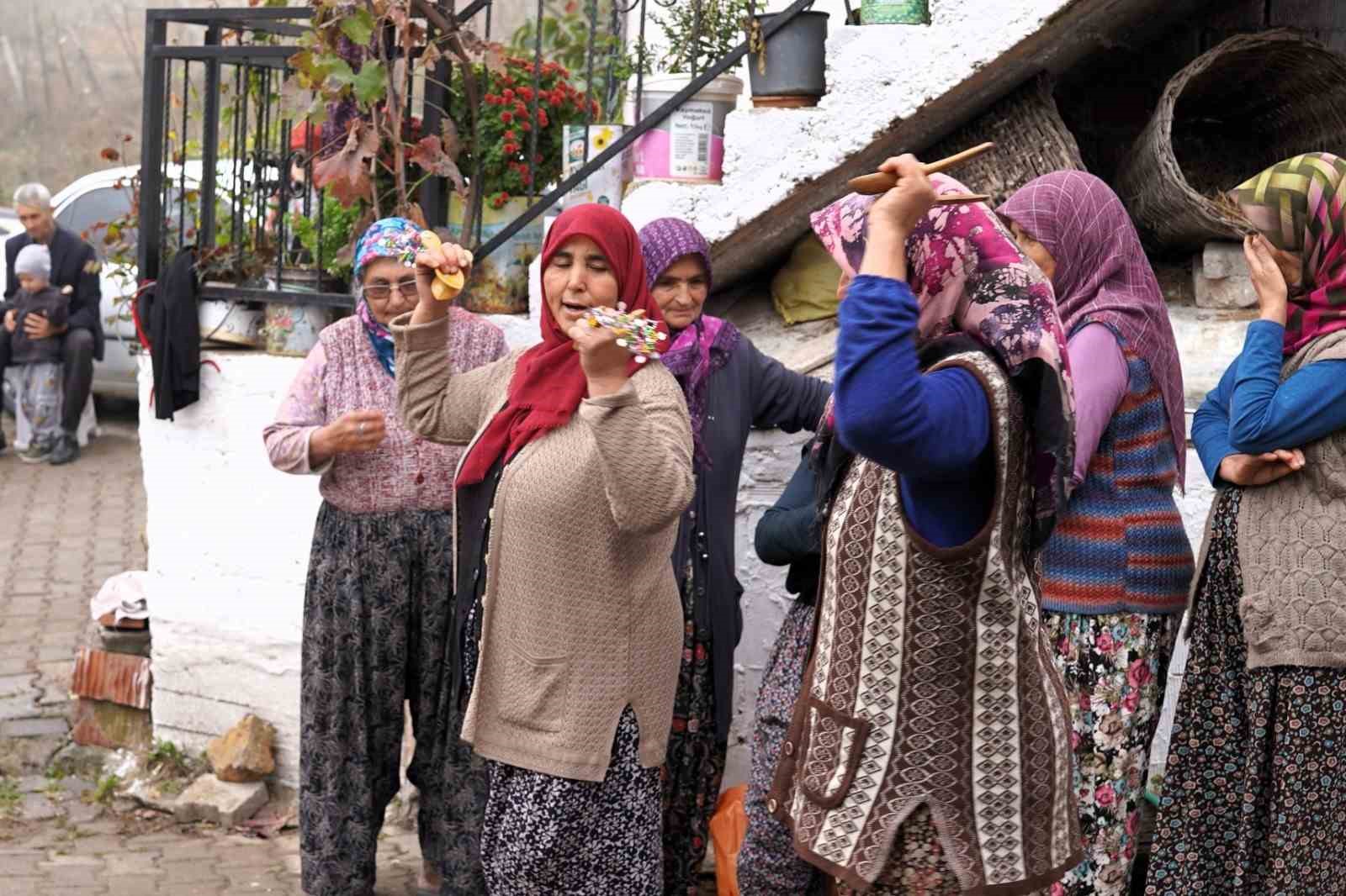 Balıkesir’de asırlardır süregelen gelenek ’düğün sinisi’
