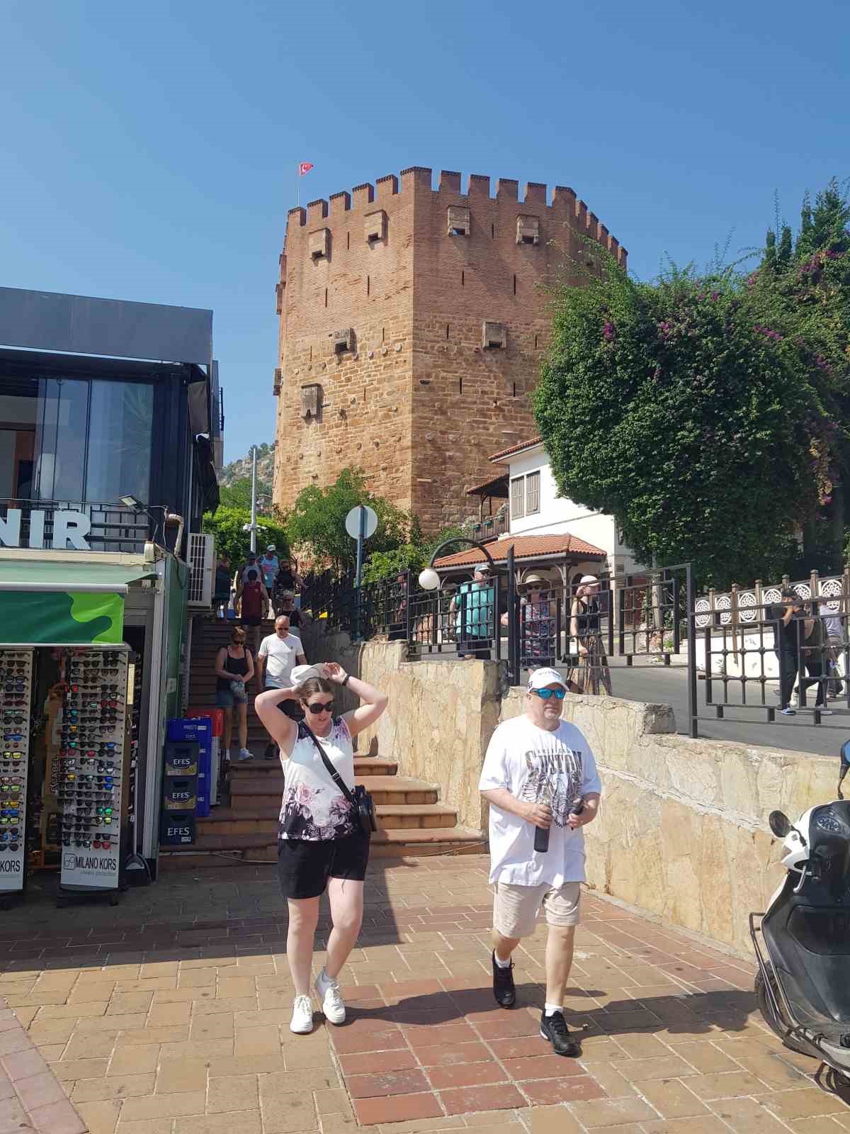 İngilizler ‘Marella Discovery’ ile Alanya Limanı’na demirledi
