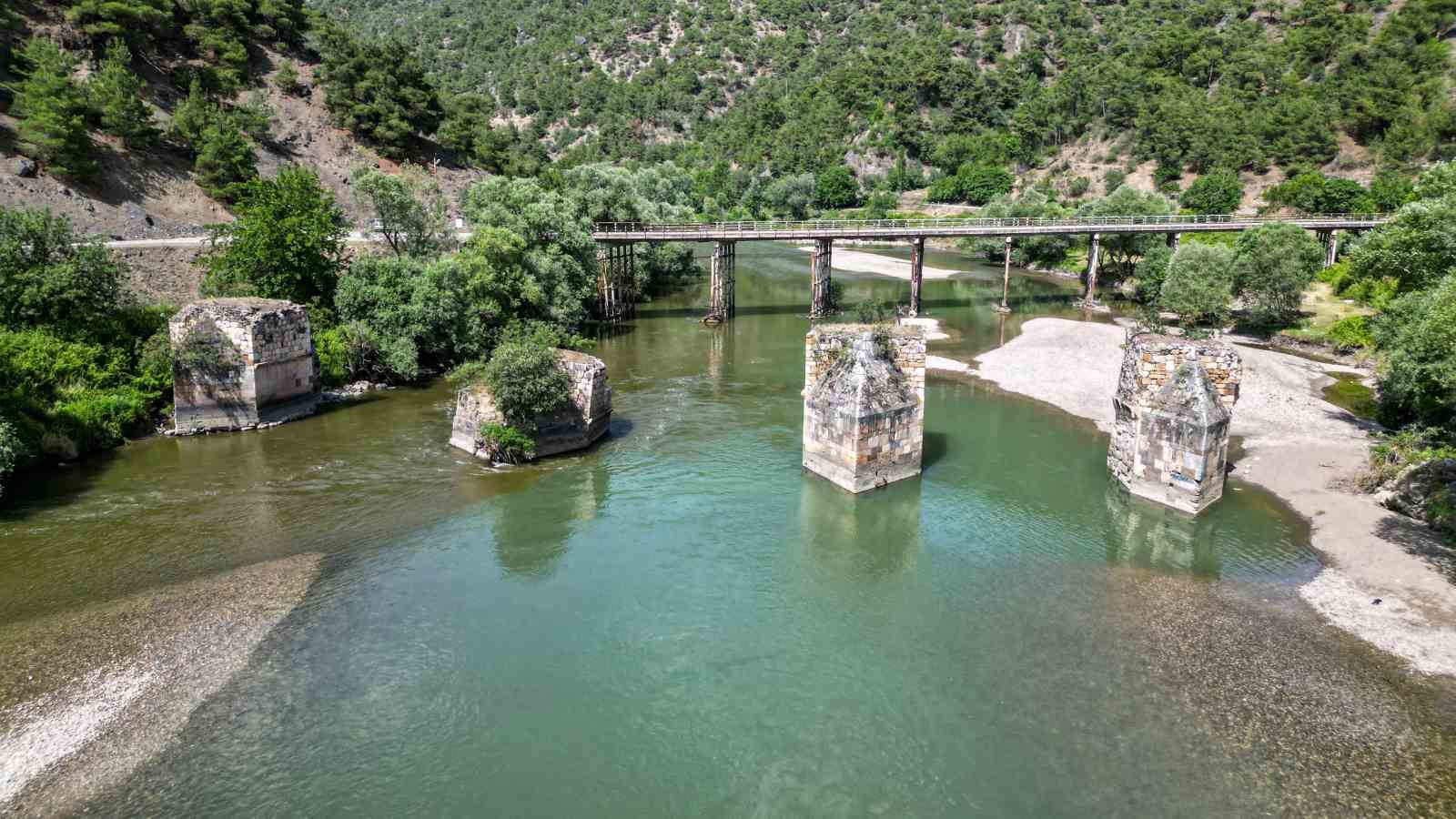 Çaldıran zaferinin tanığı Boğazkesen Köprüsü turizme kazandırılmayı bekliyor
