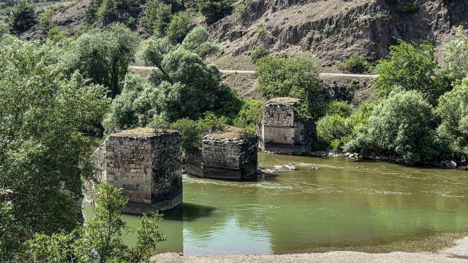 Çaldıran zaferinin tanığı Boğazkesen Köprüsü turizme kazandırılmayı bekliyor
