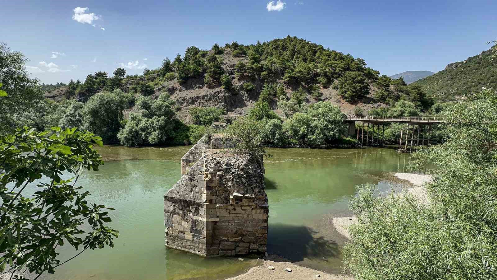 Çaldıran zaferinin tanığı Boğazkesen Köprüsü turizme kazandırılmayı bekliyor
