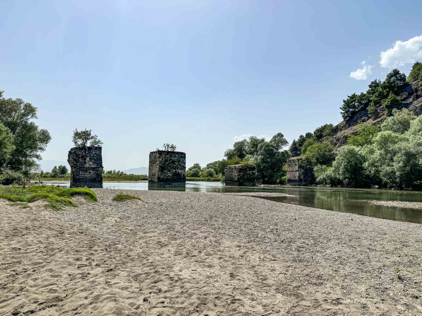 Çaldıran zaferinin tanığı Boğazkesen Köprüsü turizme kazandırılmayı bekliyor
